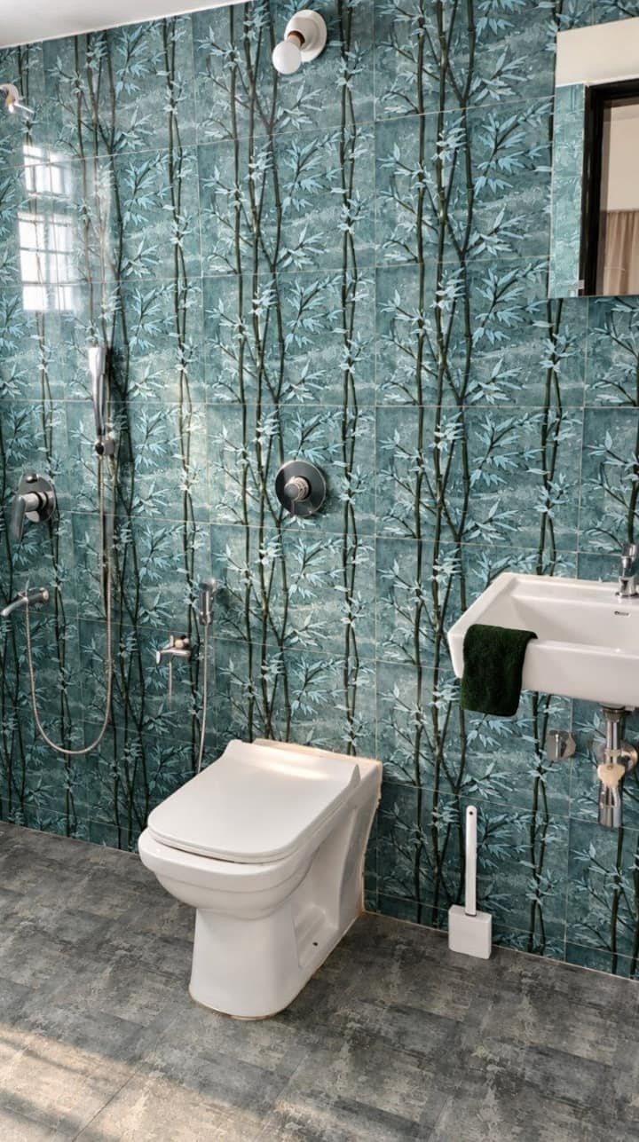 Full bathroom 2 image 1