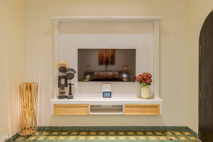 Living room image 5