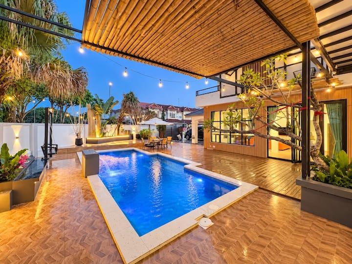 Bt Indah Pool Villa Karaoke [Small Group Avail] - Houses for Rent in ...