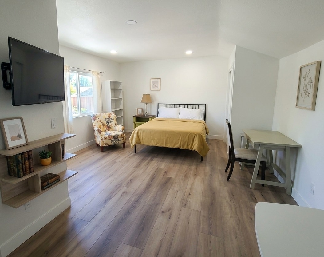 Room Bath Dedicated carport Privatentry Kitchenett - Houses for Rent in ...