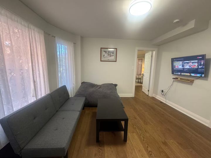 Main-floor 1br Apartment | Separate Entrance - Markham