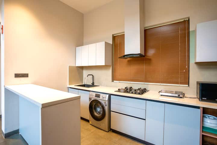 Full kitchen image 1