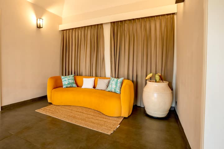 Living room image 5