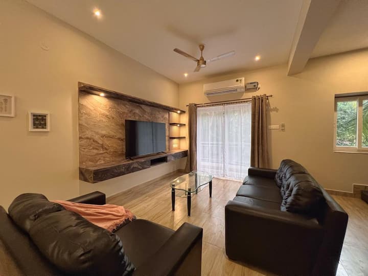 Living room image 4