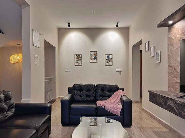 Living room image 5