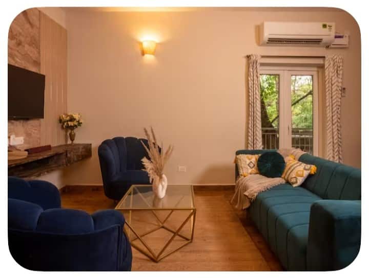 Living room image 7