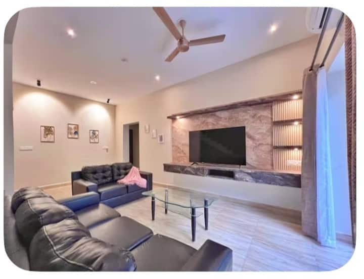 Living room image 6