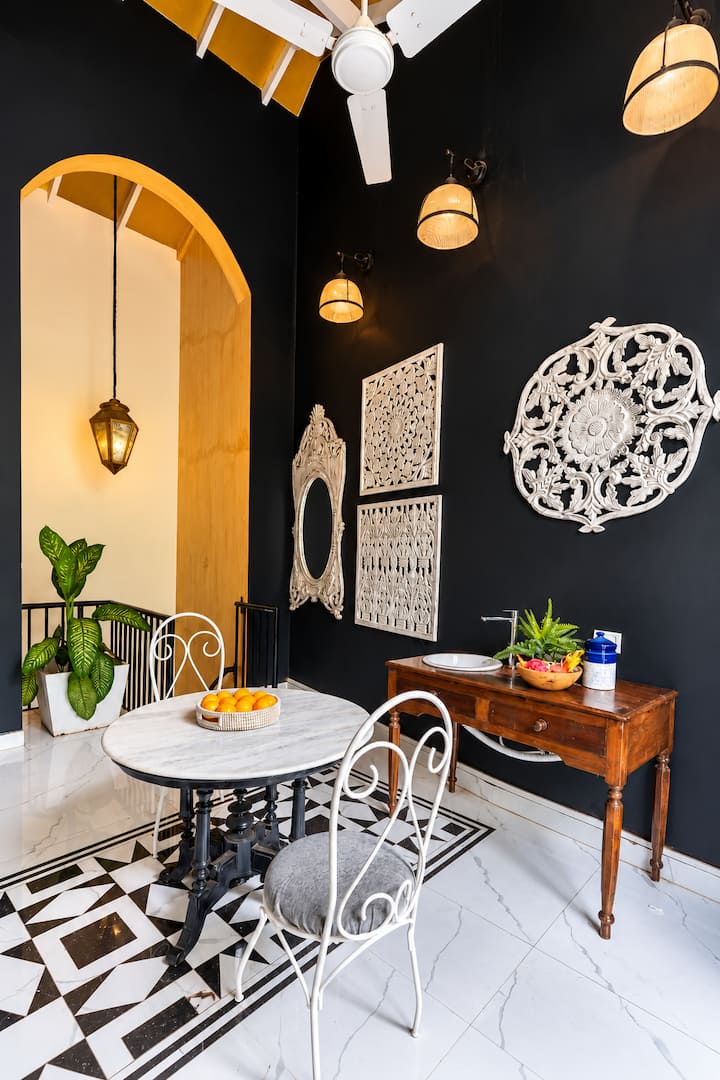 Dining area image 1