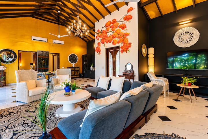 Living room image 3