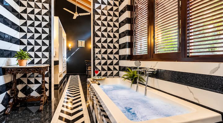 Full bathroom 1 image 1