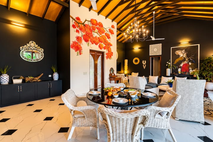 Dining area image 3
