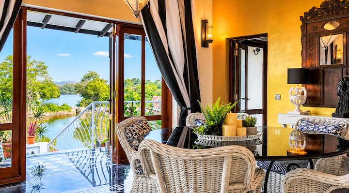 Dining area image 2