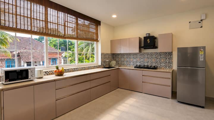 Full kitchen image 1