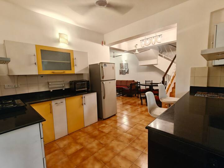 Full kitchen image 1