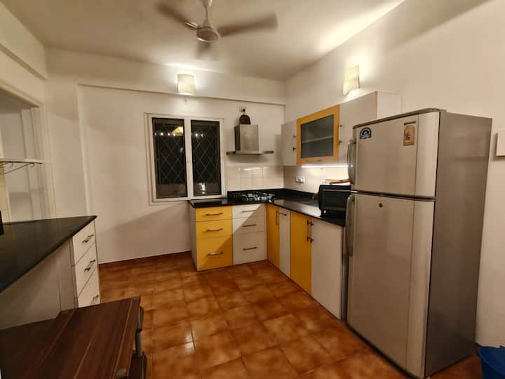 Full kitchen image 2