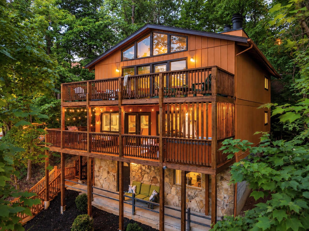 Smoky Mtn Escape | Hot Tub β’ Fire Pit β’ Game Room