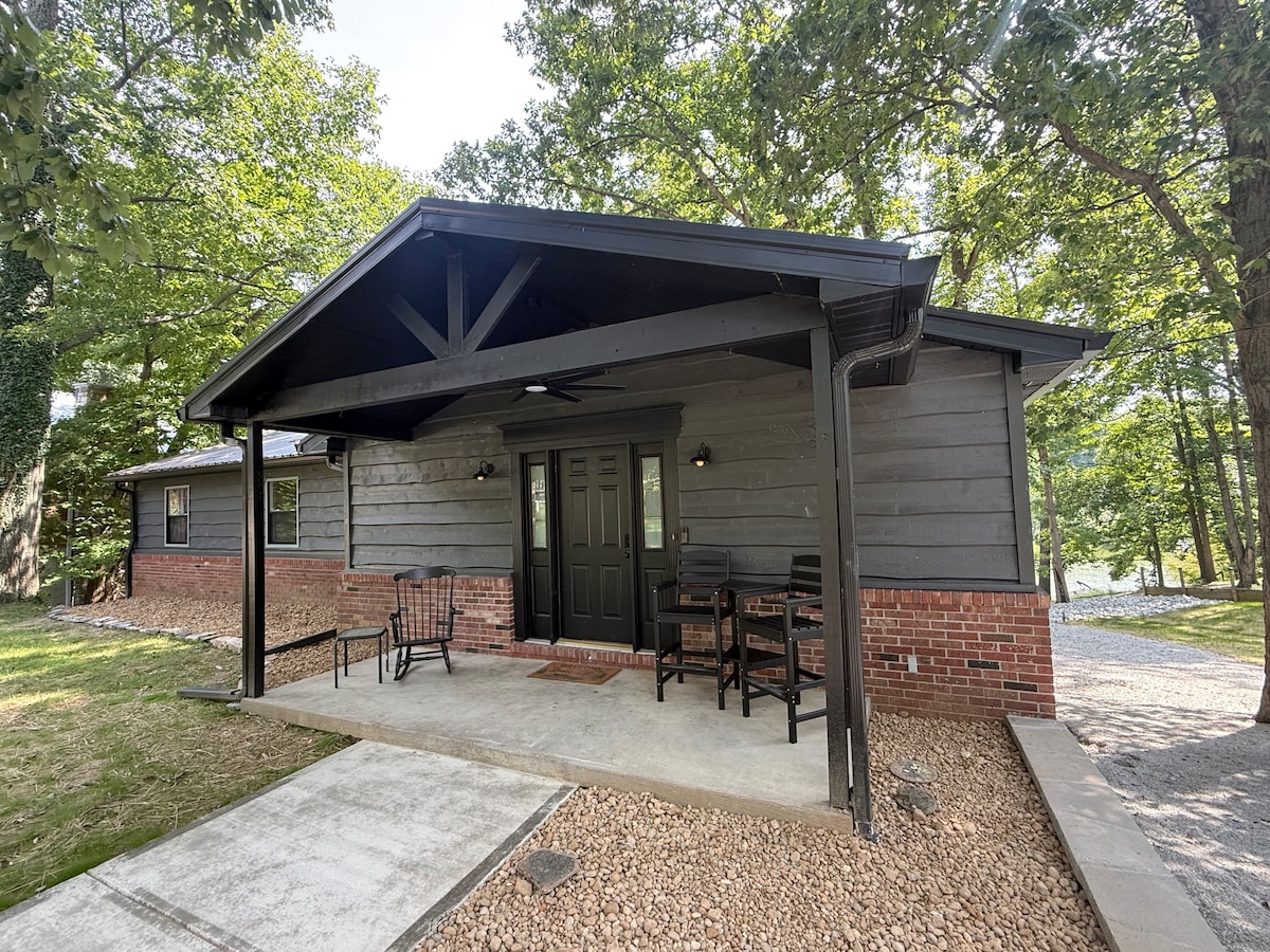 Captain’s Quarters Lake front escape