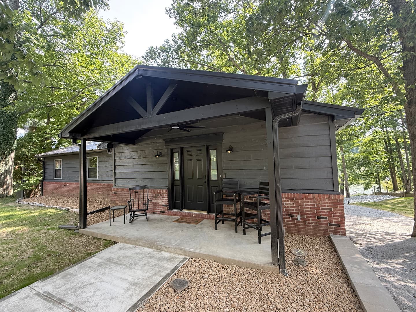 Captain’s Quarters Lake front escape