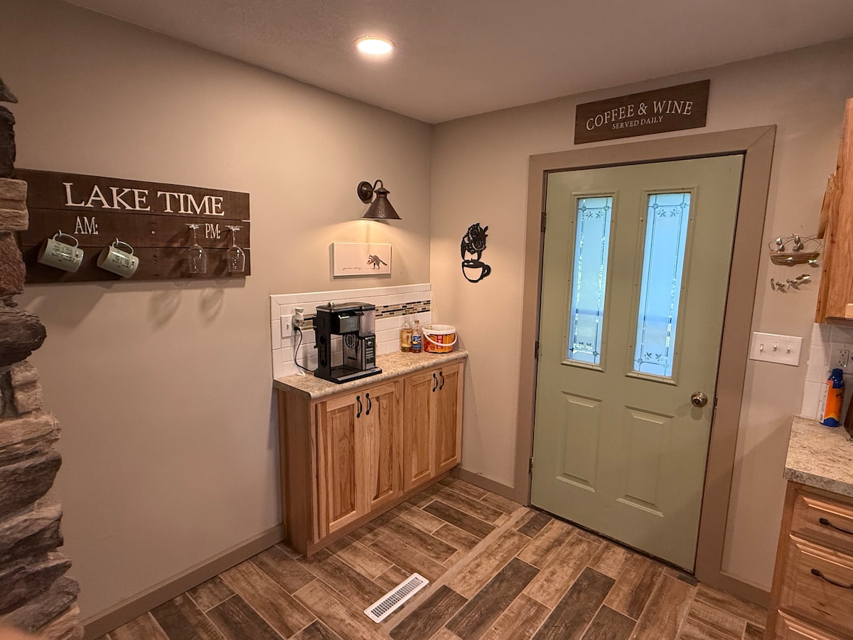 Captain’s Quarters Lake front escape