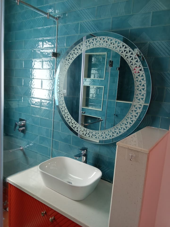 Full bathroom 1 image 1