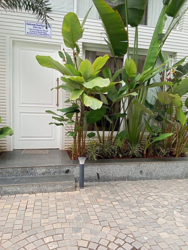 Exterior image 1