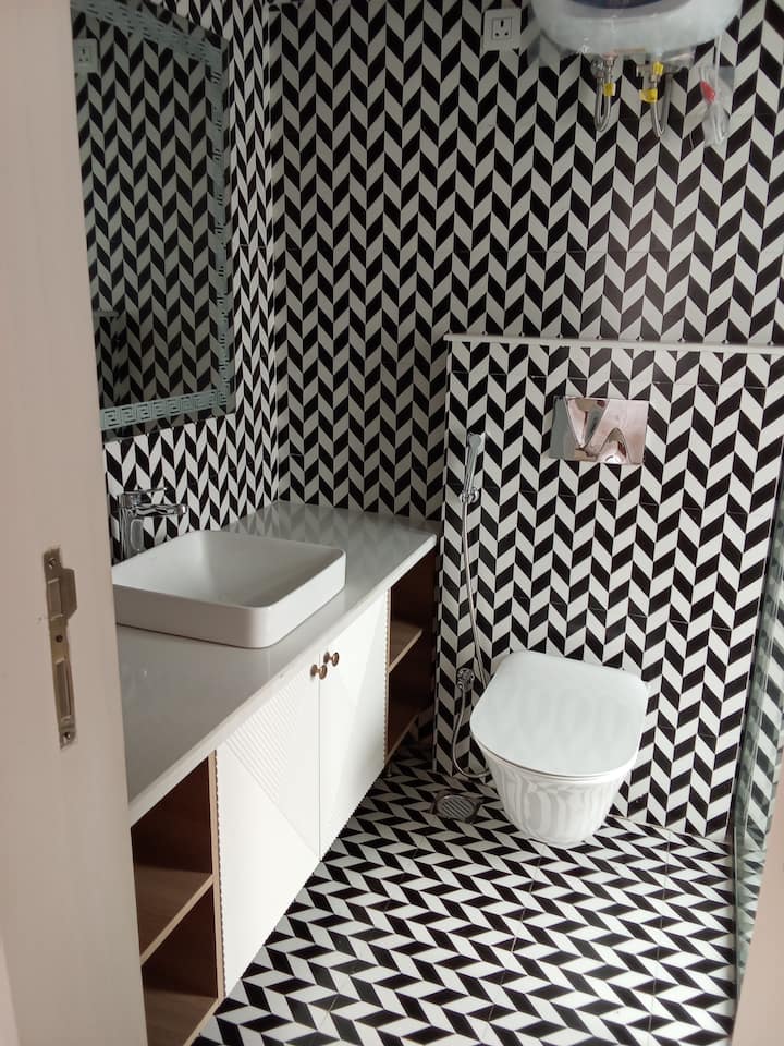 Full bathroom 2 image 1