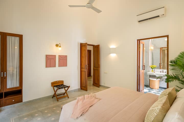 Bedroom 2 image 3