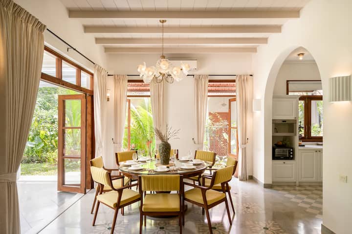 Dining area image 1