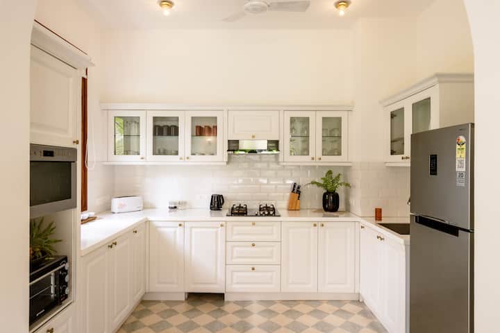 Full kitchen image 1