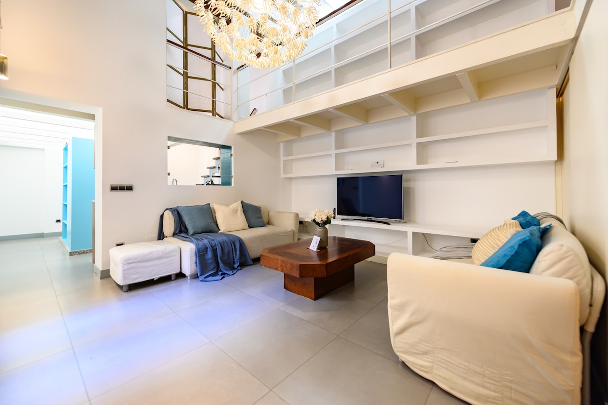 Spacious duplex in the center of Madrid