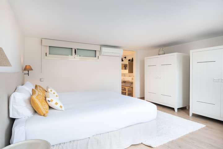 Modern penthouse with terrace in Eixample - Apartments for Rent in ...