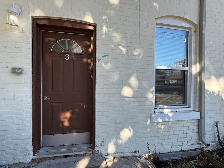 Monthly Stays · Bright Renovated 2br Apartment - Brantford