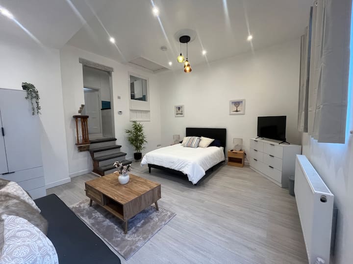 Stylish & Cosy Refurbished Studio In Southampton - Southampton