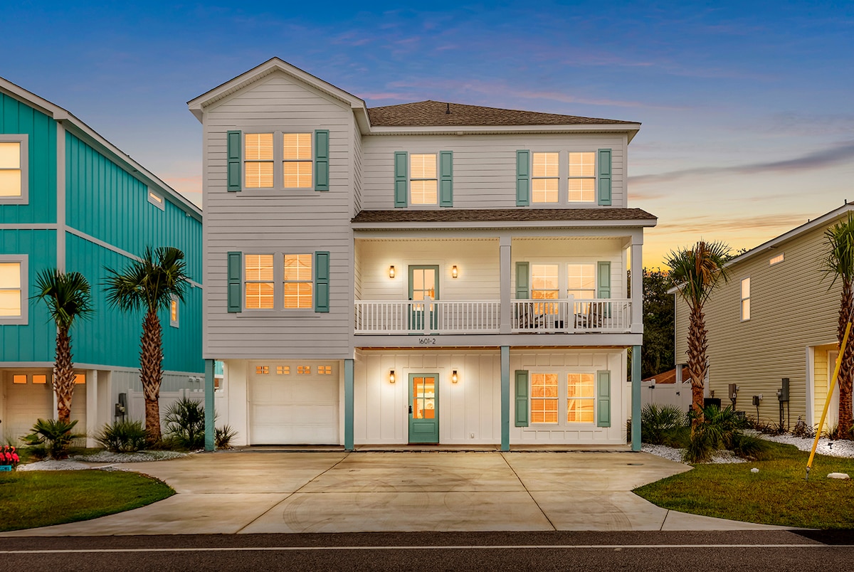 New Build-walk to beach-Golf Sim-Pool-Elevator- - Houses for Rent in ...