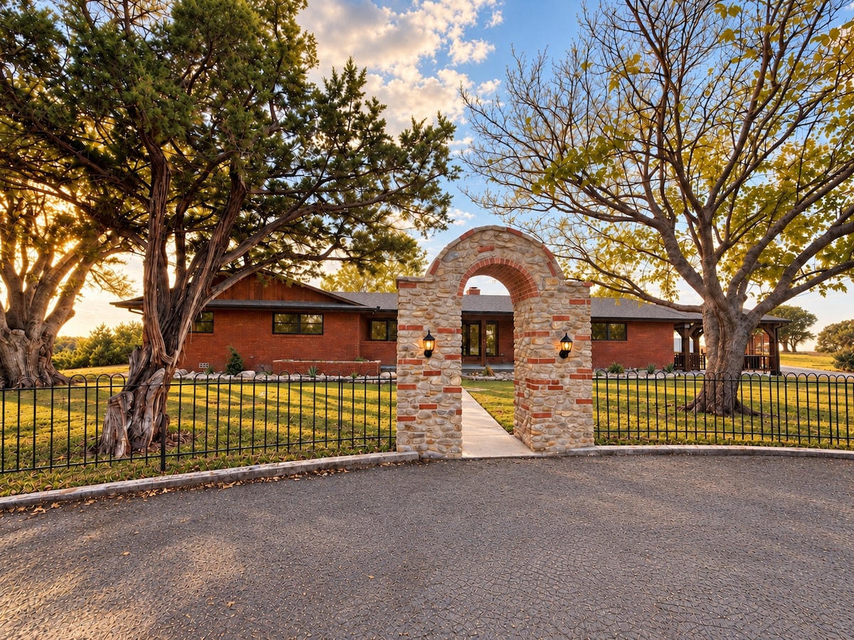 NEW! Weatherford TX Sunset Spur Ranch House - Houses for Rent in ...
