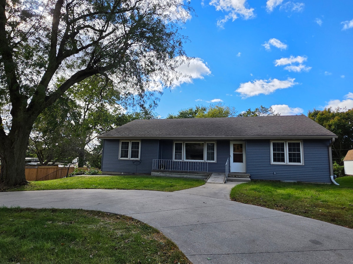 Stay, Play & Relax! 5 Bedrooms & 2 living rooms - Houses for Rent in ...