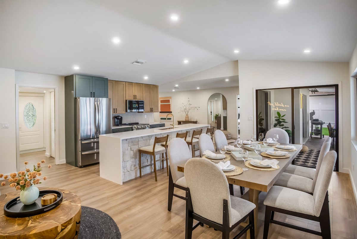 NEW - Pickleball, Heated Pool, Game room, modern! - Houses for Rent in ...