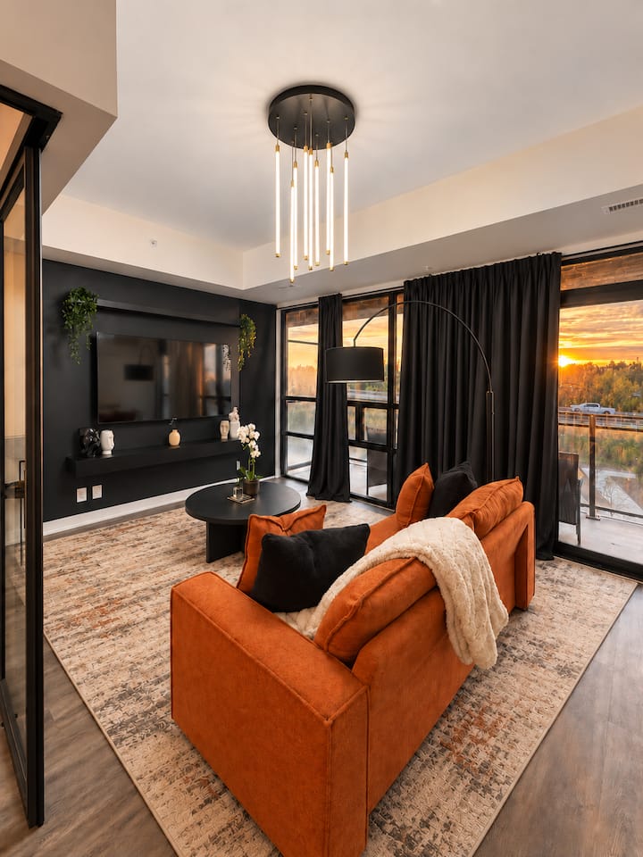 Modern Luxury Condo | Near Niagara Falls - Welland