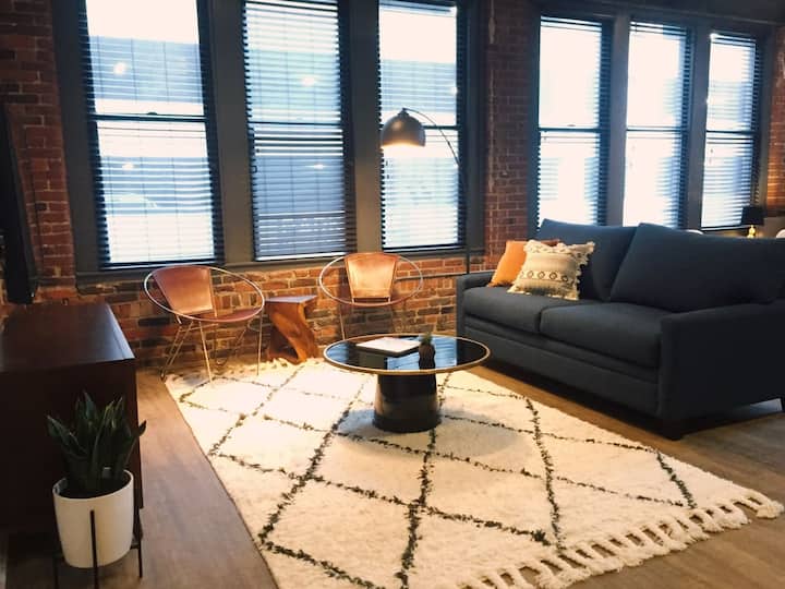Spacious Loft In The Heart Of Downtown Music City - Nashville, TN