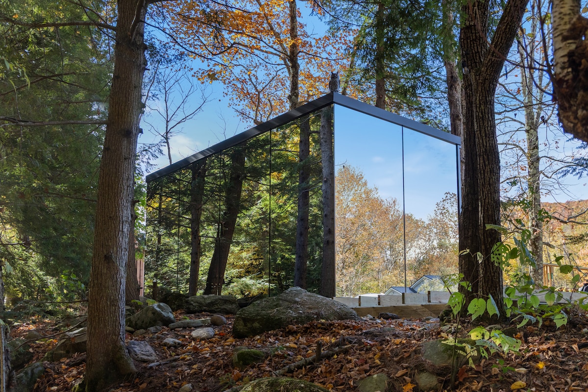 The Moss Rock | Mirror Cabin + Spa at Smuggs Notch - Tiny houses for ...
