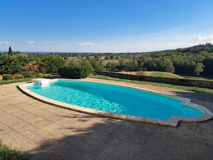 Gîte Avec Piscine Privée Et Jardin Clos à Lenax. - Auvergne