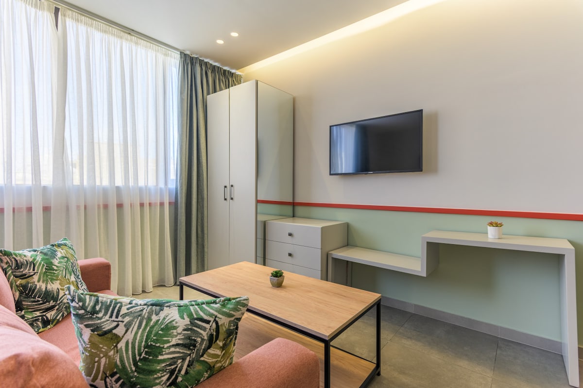 Le Gouraud 6B Studio in the Heart of Gemayzeh - Apartments for Rent in ...