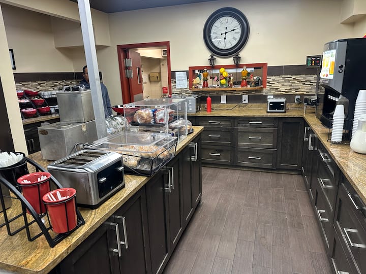 Sample Website Simple One Two Bed Kitchenette | FREE Breakfast | Pool & Spa in Medicine Hat ...