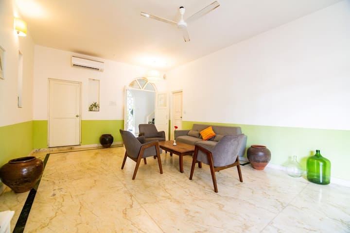 Living room image 2