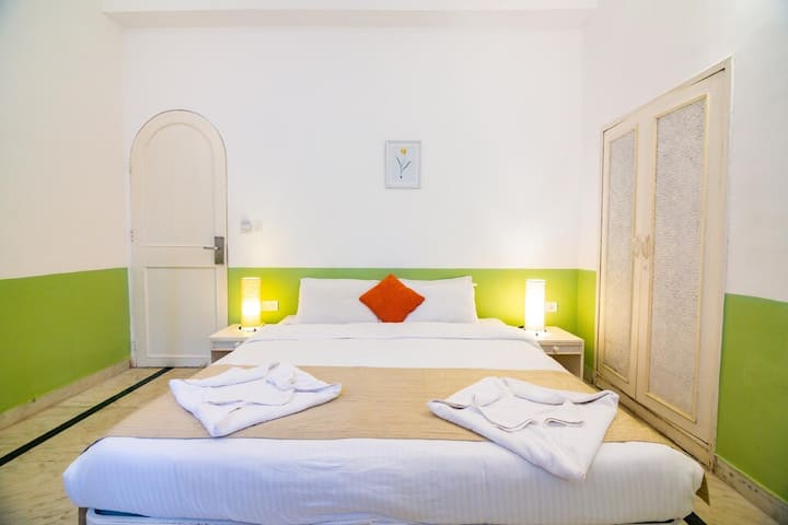 Bedroom 3 image 3