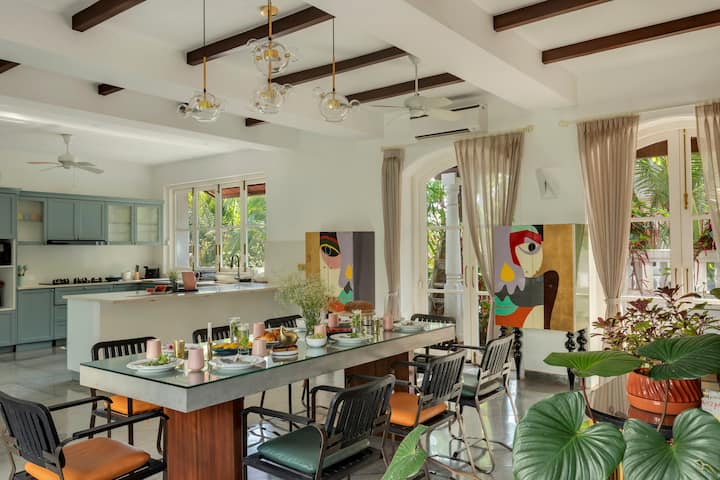 Dining area image 4