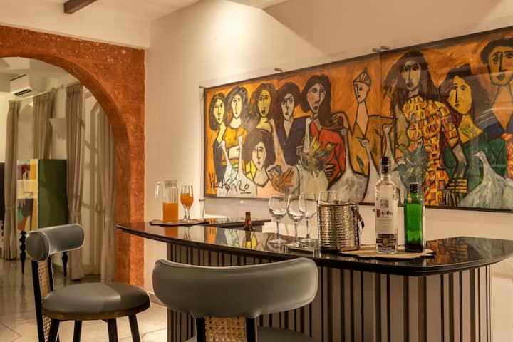 Dining area image 2