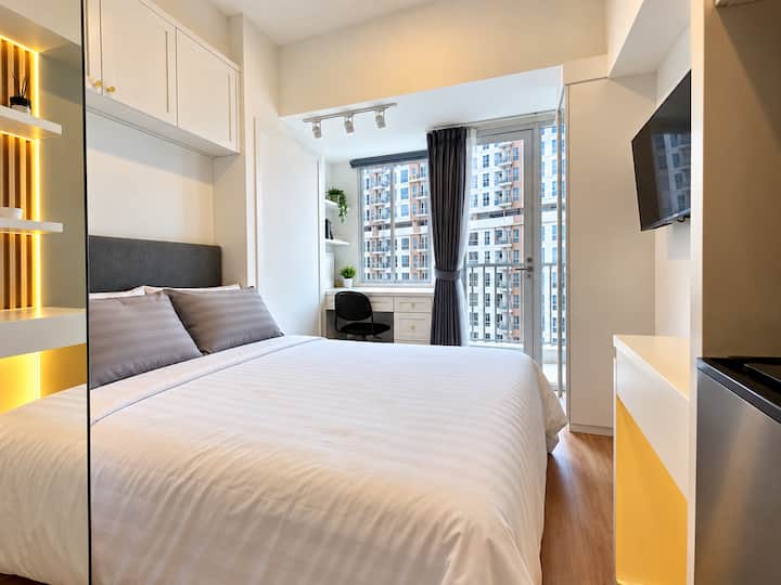 Indonesia Riverside Houses Cozy Tokyo Riverside PIK2 Studio with Wi-Fi - Apartments for Rent in ...