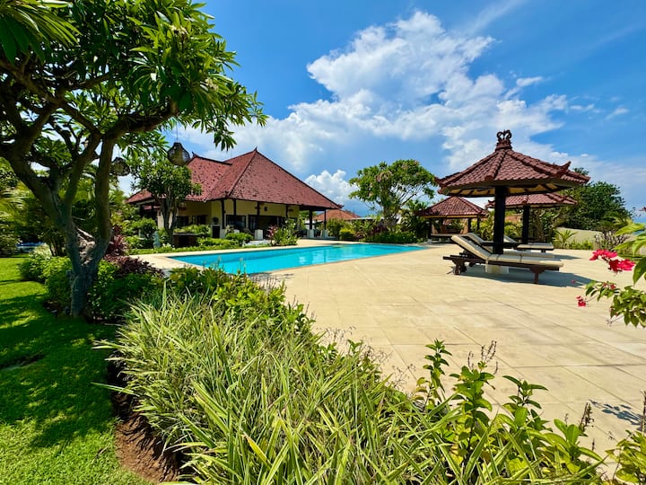 Bali Seaview Villa Namaste & Guesthouses - 10 pers - Houses for Rent in ...