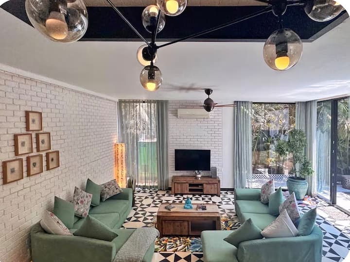 Living room 3 image 2